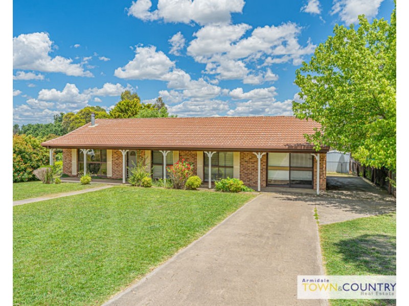 2 Howard Place, Armidale NSW 2350
