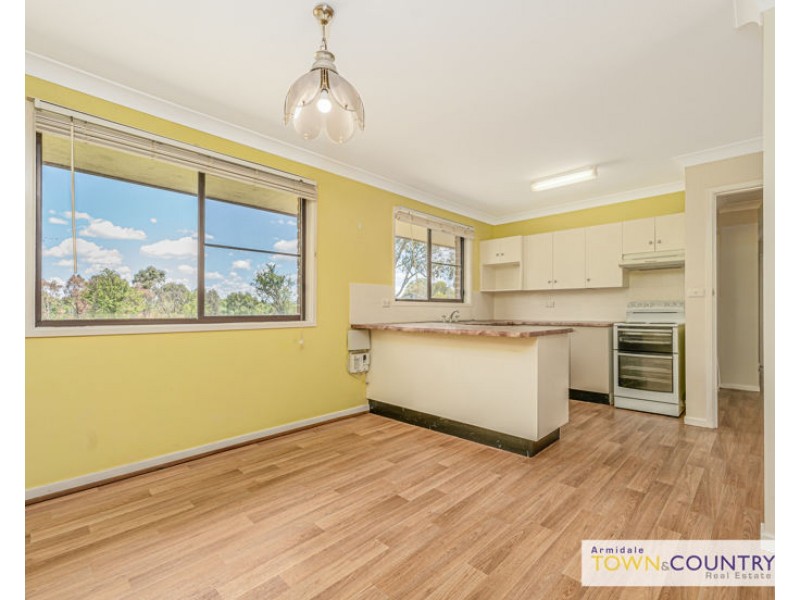 2 Howard Place, Armidale NSW 2350
