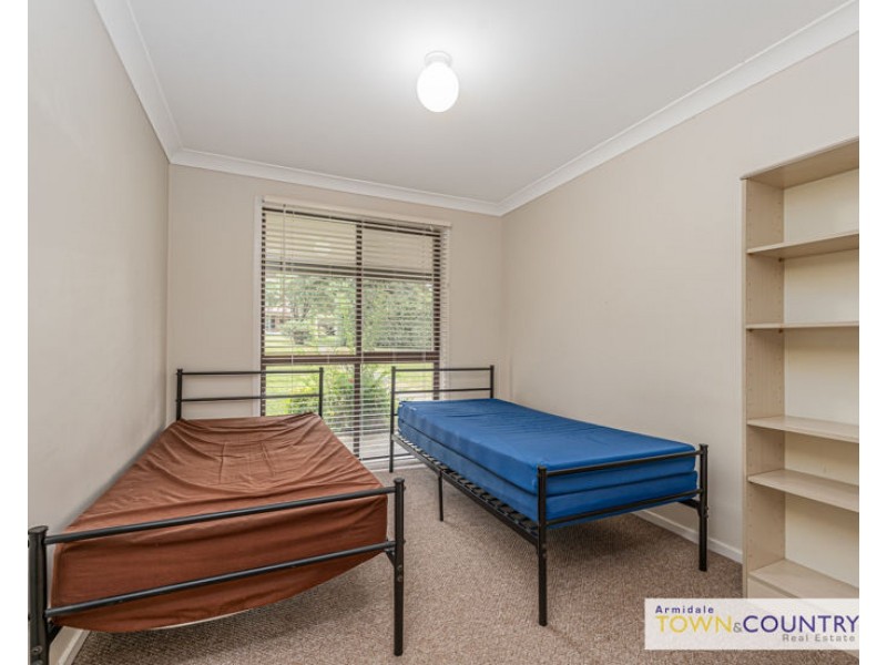 2 Howard Place, Armidale NSW 2350