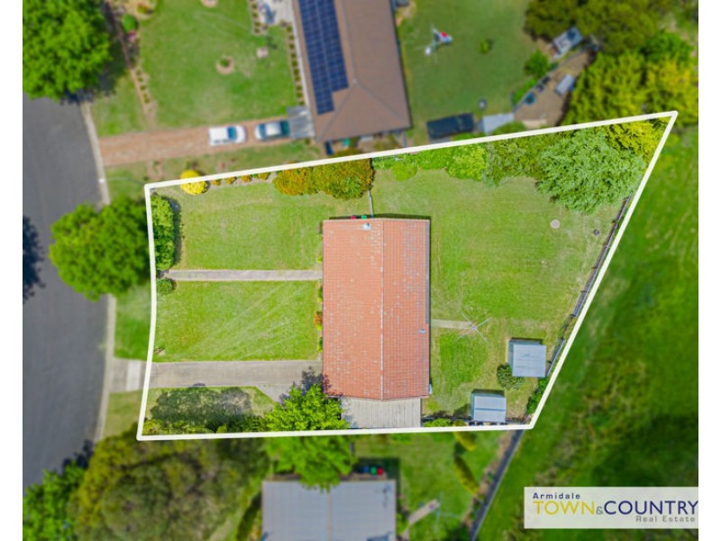 2 Howard Place, Armidale NSW 2350
