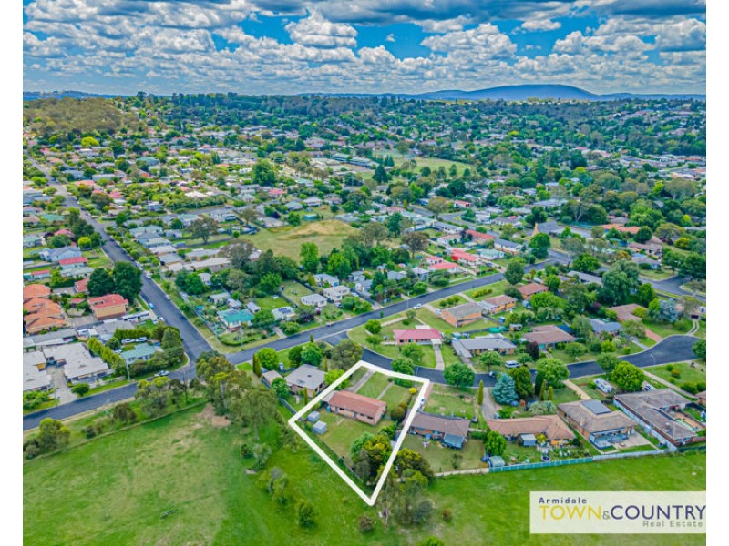 2 Howard Place, Armidale NSW 2350