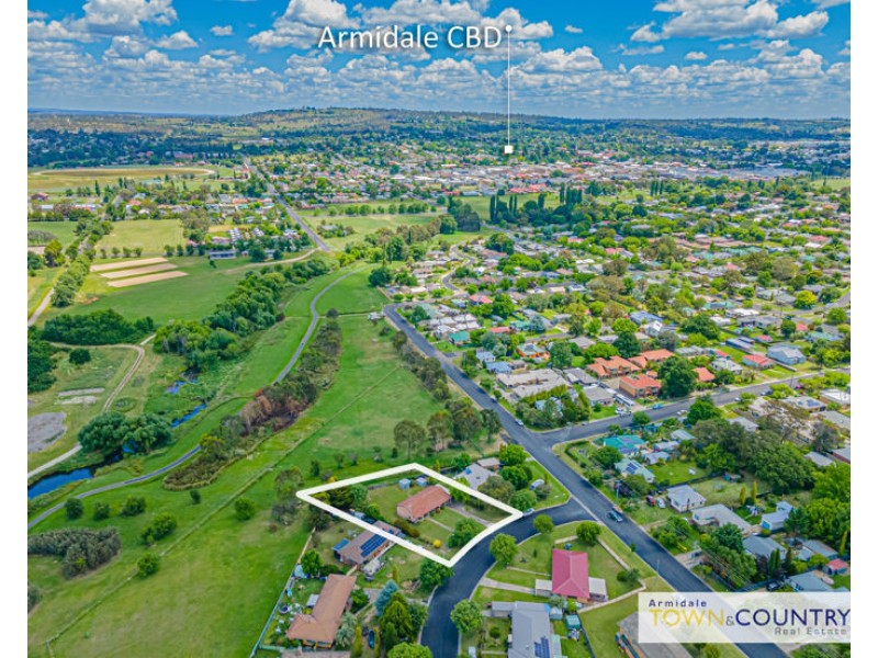 2 Howard Place, Armidale NSW 2350