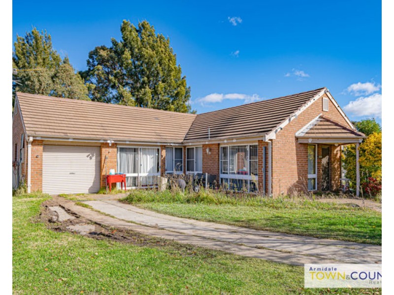 15 Centennial Close, Armidale NSW 2350