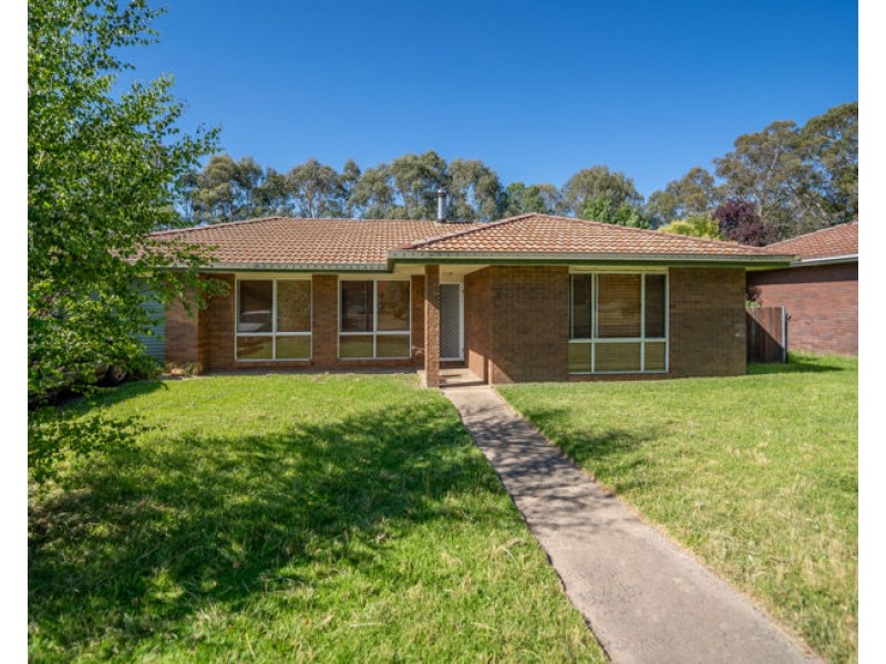 8 Sarah Place, Armidale NSW 2350