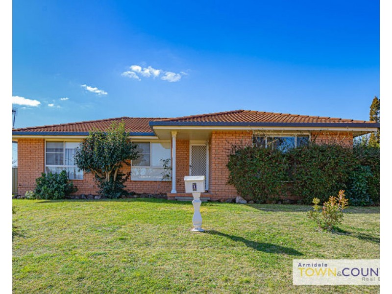 1 Patricia Close, Armidale NSW 2350
