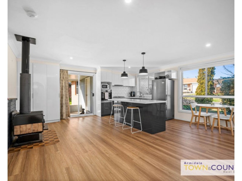 1 Patricia Close, Armidale NSW 2350