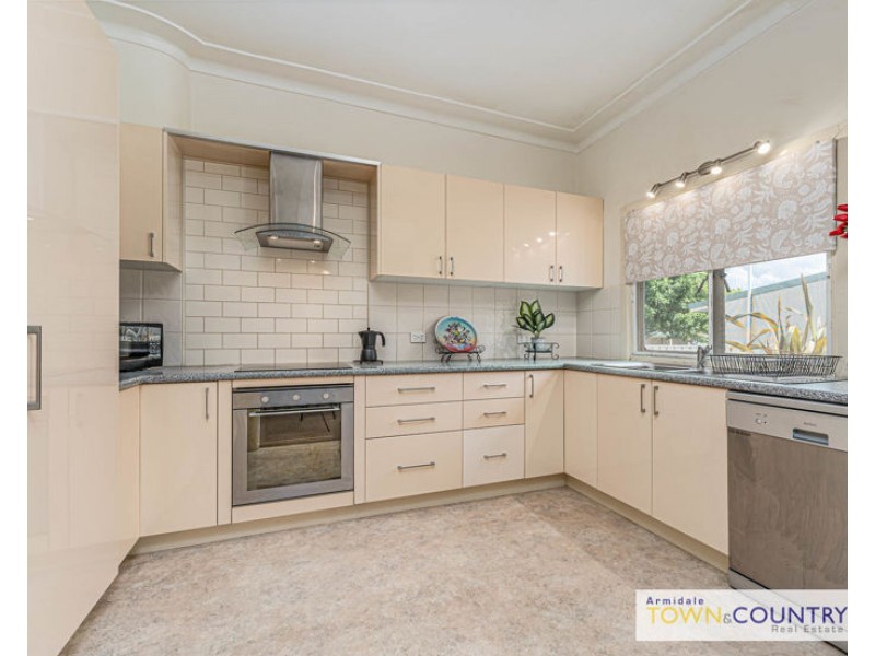 86 Douglas Street, Armidale NSW 2350