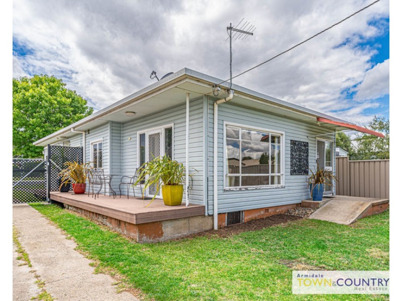86 Douglas Street, Armidale NSW 2350
