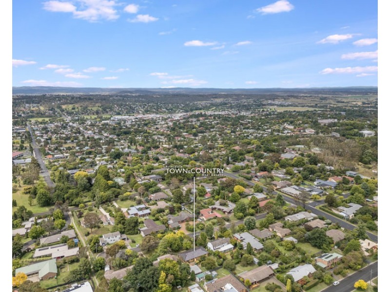 1&2 at 20 Catherine Street, Armidale NSW 2350