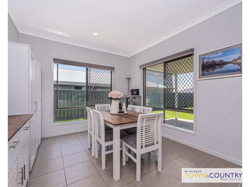 14 Lara Avenue, Armidale NSW 2350