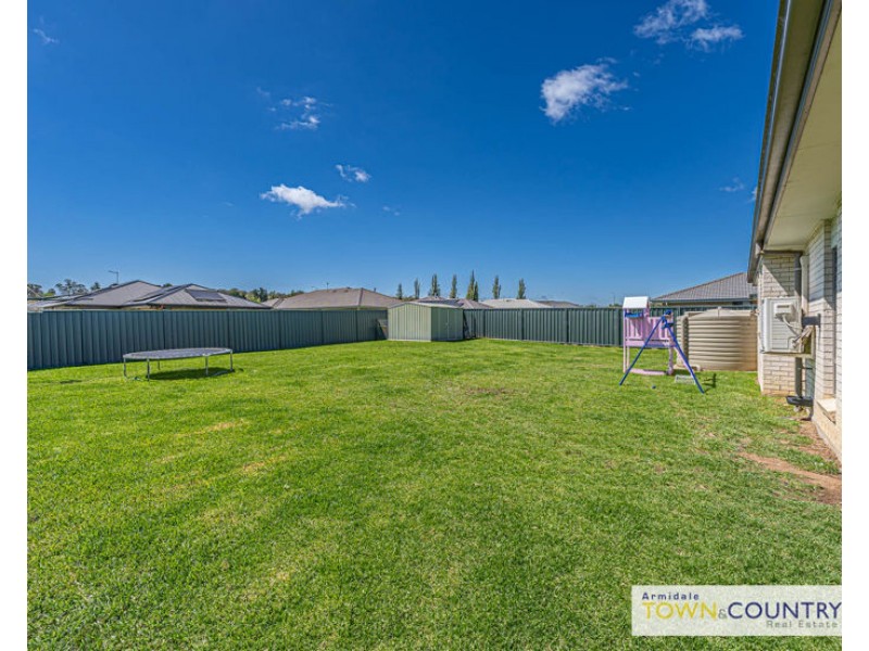 14 Lara Avenue, Armidale NSW 2350