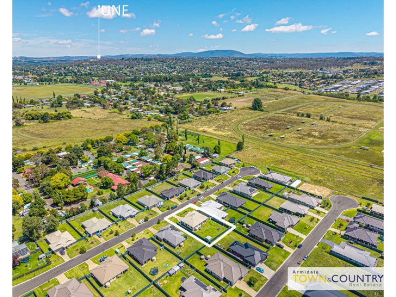14 Lara Avenue, Armidale NSW 2350