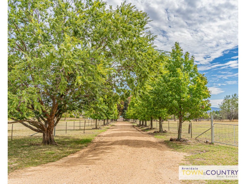 25 Mundays Lane, Armidale NSW 2350