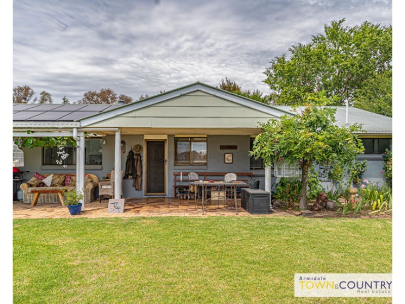 25 Mundays Lane, Armidale NSW 2350