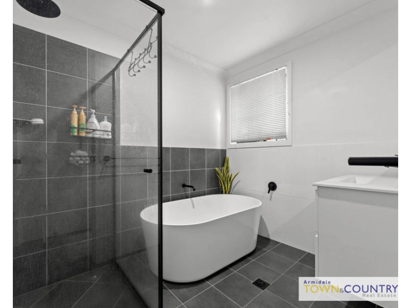 4 Bruce Close, Armidale NSW 2350