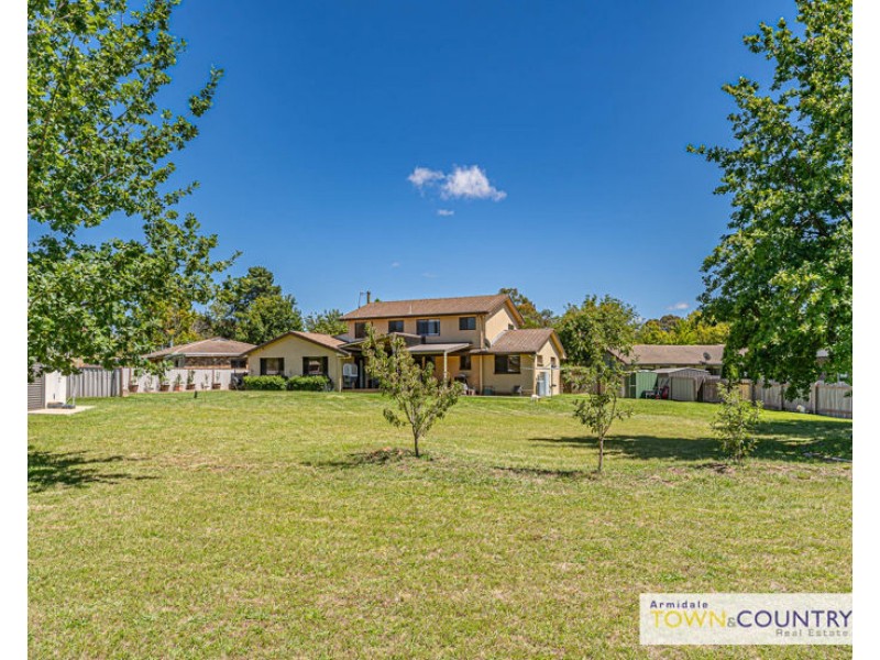13 Hawthorne Close, Armidale NSW 2350