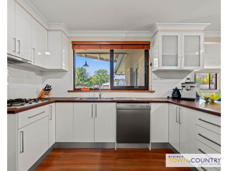 13 Hawthorne Close, Armidale NSW 2350