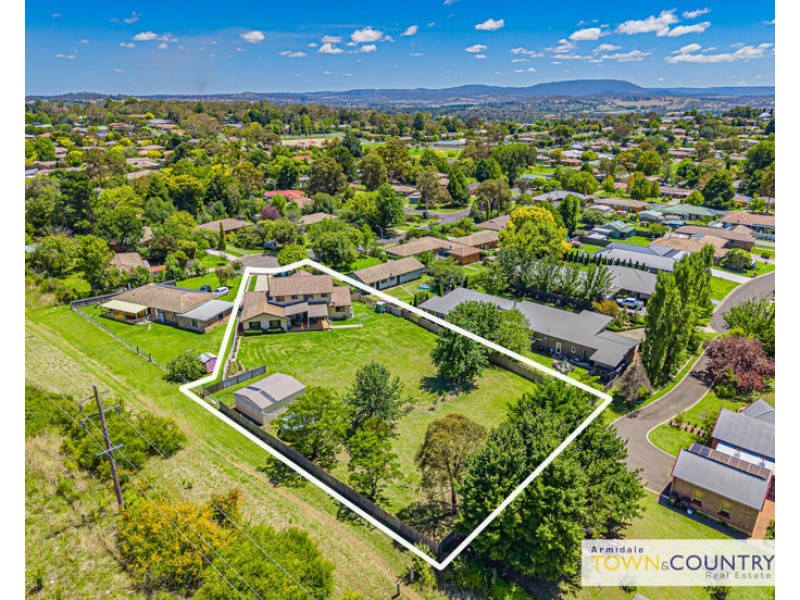 13 Hawthorne Close, Armidale NSW 2350