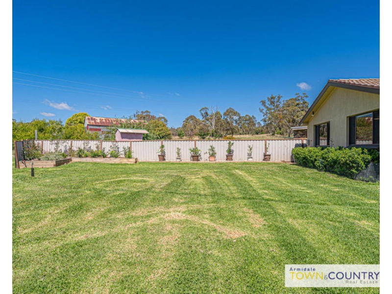 13 Hawthorne Close, Armidale NSW 2350