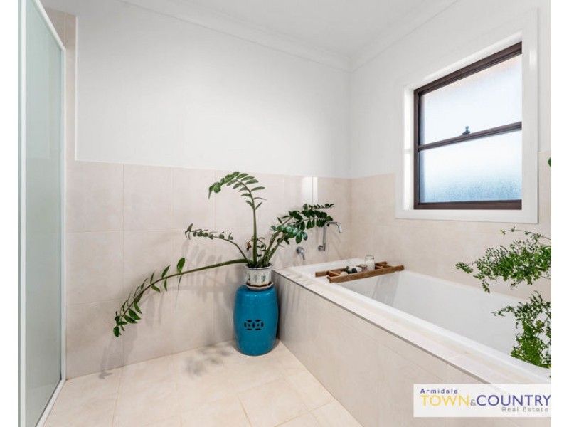 42 Grandview Crescent, Armidale NSW 2350