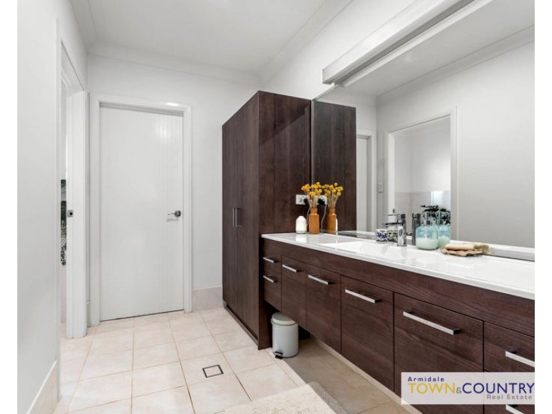 42 Grandview Crescent, Armidale NSW 2350