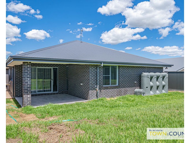 3 Willow Way, Armidale NSW 2350