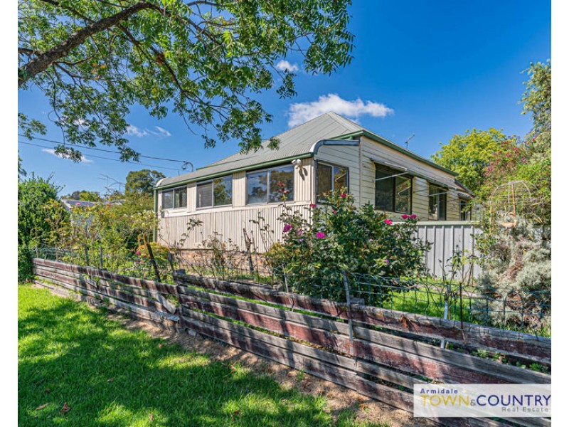 166 Mossman Street, Armidale NSW 2350
