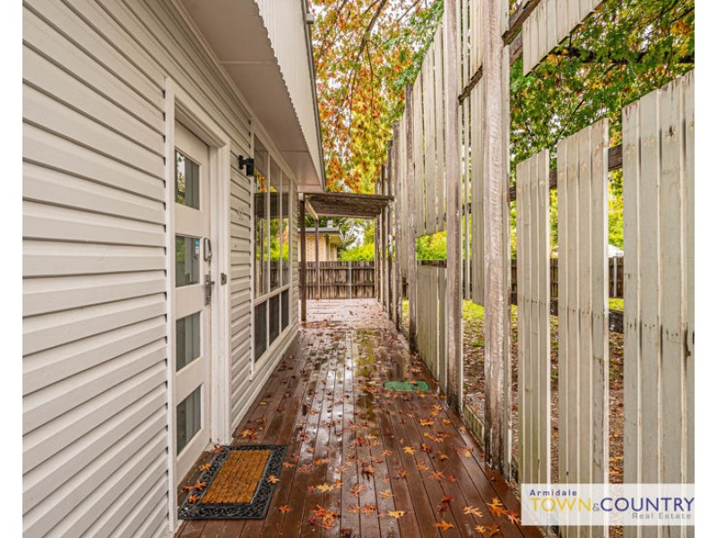 77 Queen Elizabeth Drive, Armidale NSW 2350