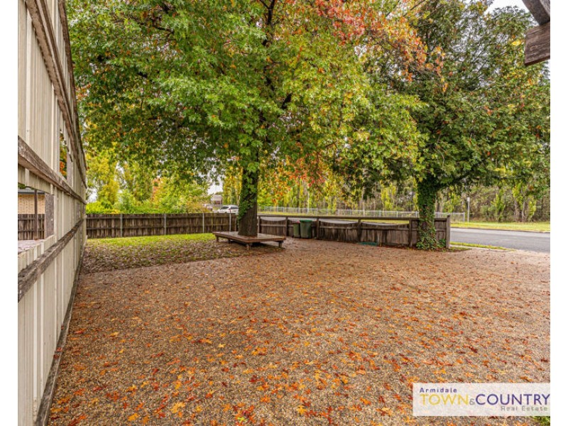 77 Queen Elizabeth Drive, Armidale NSW 2350