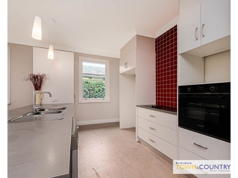 77 Queen Elizabeth Drive, Armidale NSW 2350