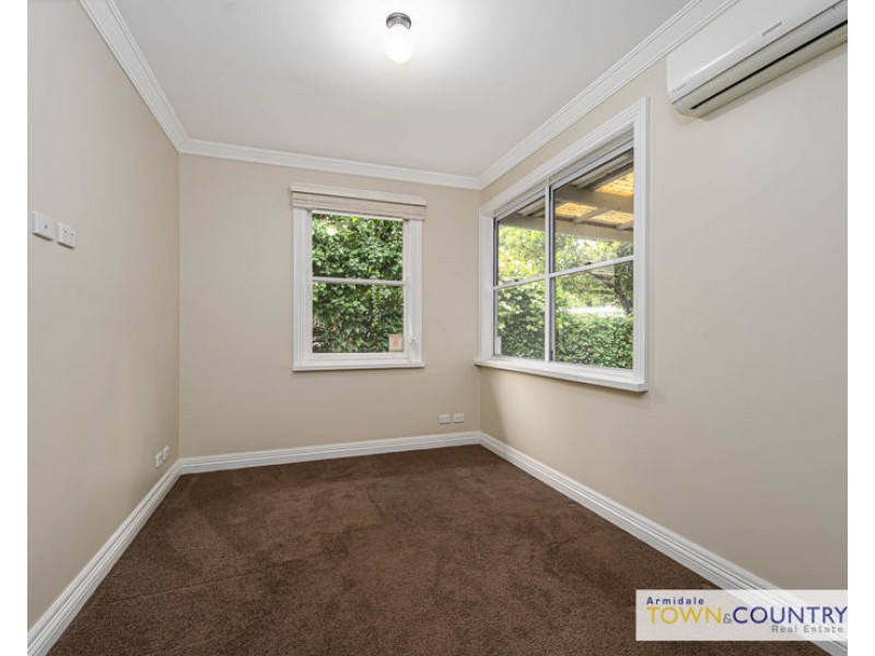 77 Queen Elizabeth Drive, Armidale NSW 2350