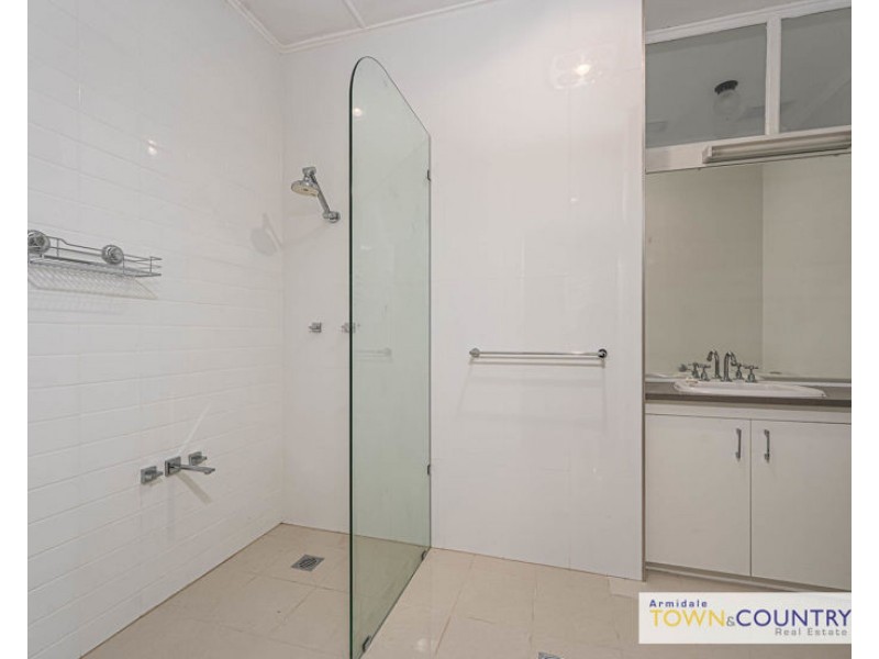 77 Queen Elizabeth Drive, Armidale NSW 2350