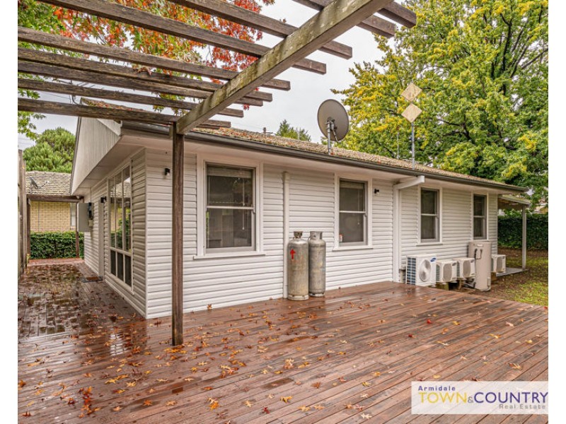 77 Queen Elizabeth Drive, Armidale NSW 2350