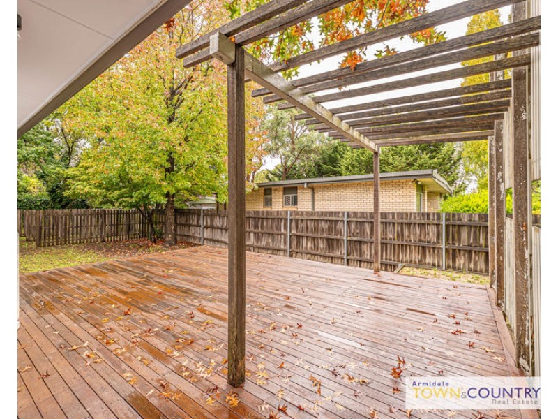 77 Queen Elizabeth Drive, Armidale NSW 2350