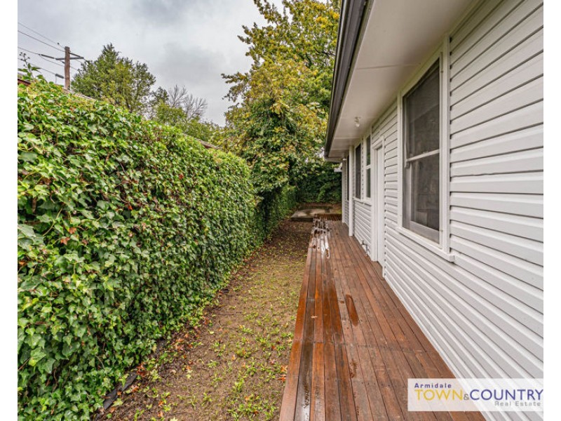 77 Queen Elizabeth Drive, Armidale NSW 2350