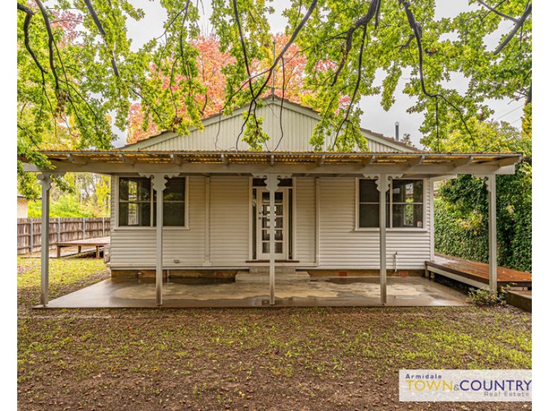 77 Queen Elizabeth Drive, Armidale NSW 2350