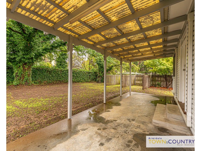 77 Queen Elizabeth Drive, Armidale NSW 2350