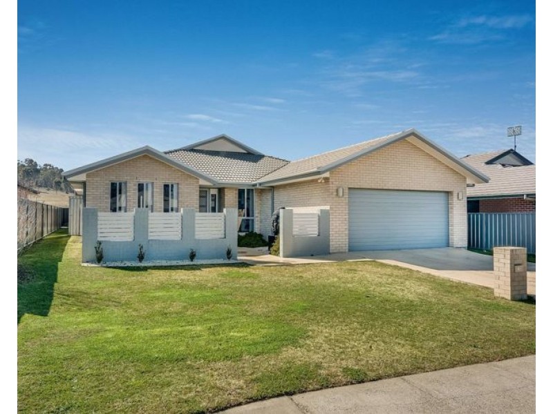 30 Albion Close, Armidale NSW 2350