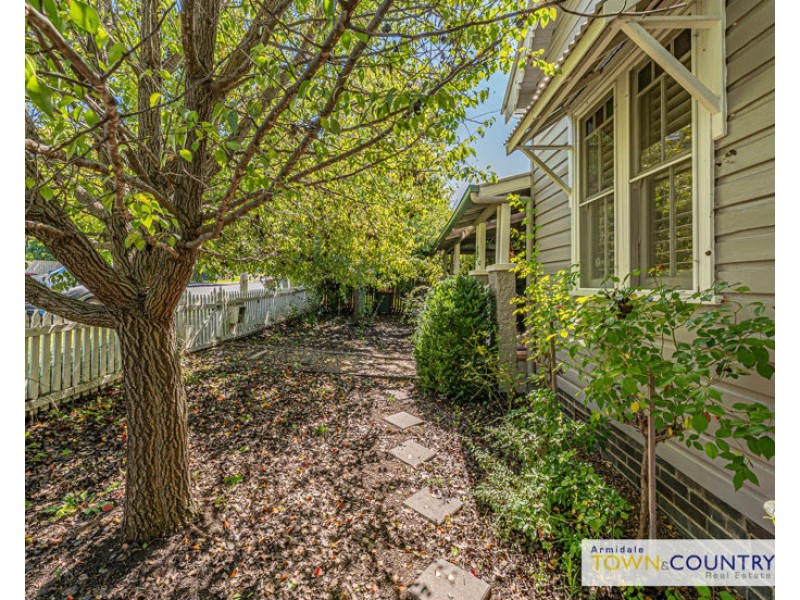 75 Taylor Street, Armidale NSW 2350