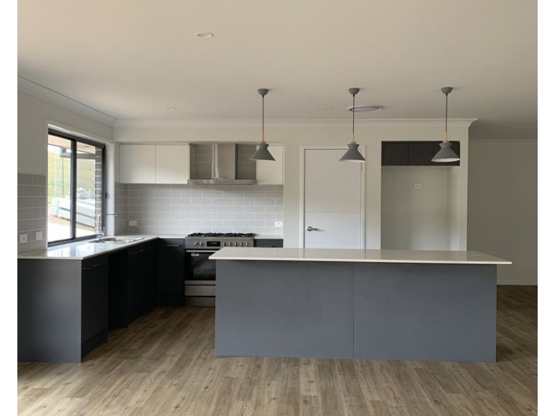 35 Honeysuckle Drive, Armidale NSW 2350