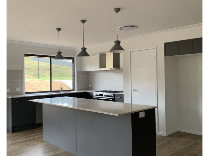 35 Honeysuckle Drive, Armidale NSW 2350