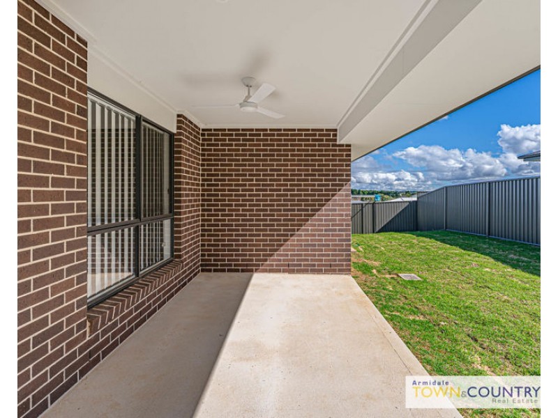 35 Honeysuckle Drive, Armidale NSW 2350