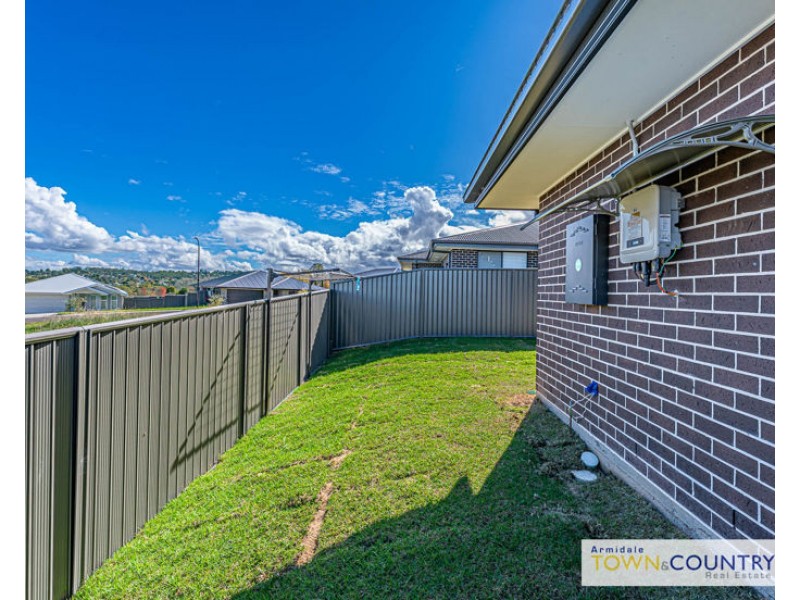 35 Honeysuckle Drive, Armidale NSW 2350