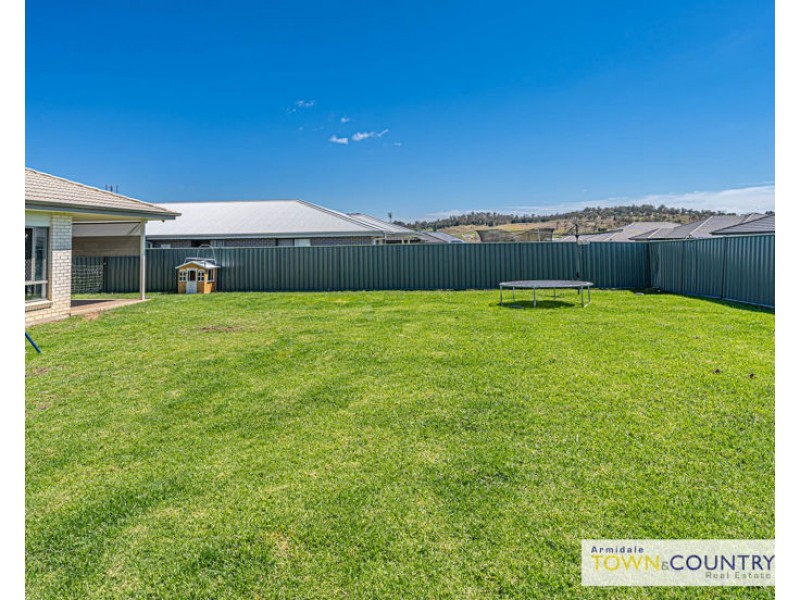 14 Lara Avenue, Armidale NSW 2350