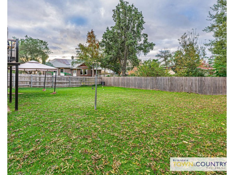 129 Mossman Street, Armidale NSW 2350