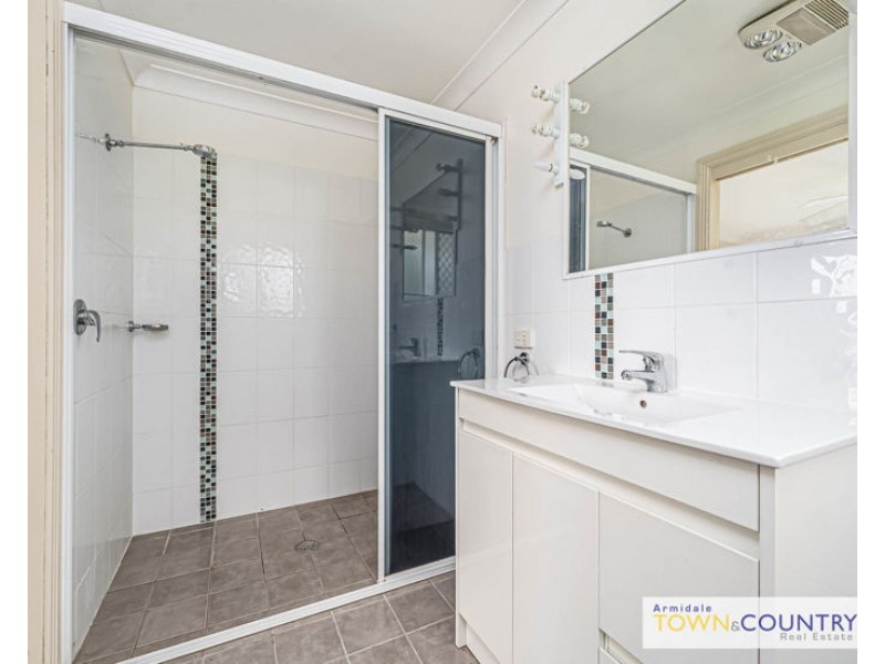 28 McCarthy Crescent, Armidale NSW 2350