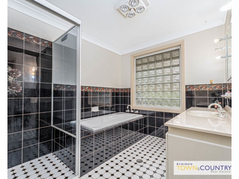 28 McCarthy Crescent, Armidale NSW 2350