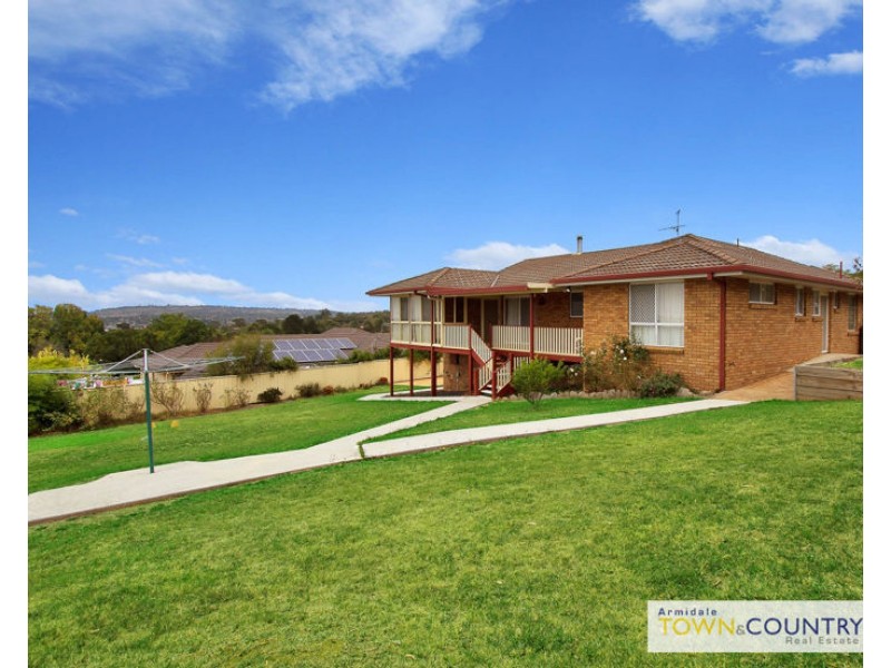 28 McCarthy Crescent, Armidale NSW 2350