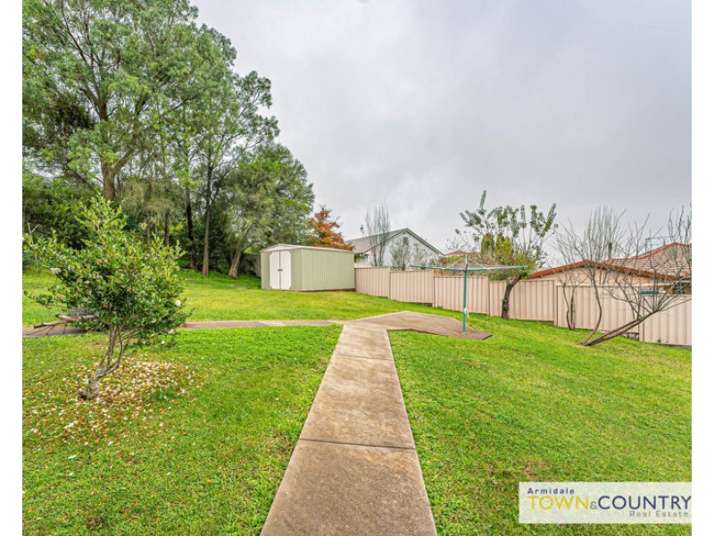28 McCarthy Crescent, Armidale NSW 2350