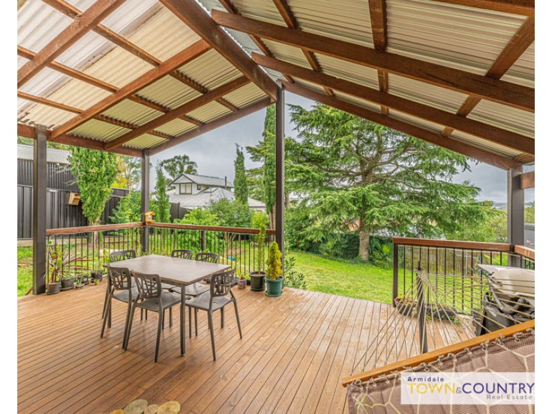 27 Laurence Avenue, Armidale NSW 2350